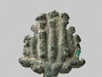 Aeg B 45  Aeg B 45, Spätzeit bis griechisch-römische Zeit, Hemhem-Krone, Bronze, H 5,8 cm, B 4,7 cm, T 0,5 cm : Bestandskatalog Ägypten, Museumsfoto: Claus Cordes